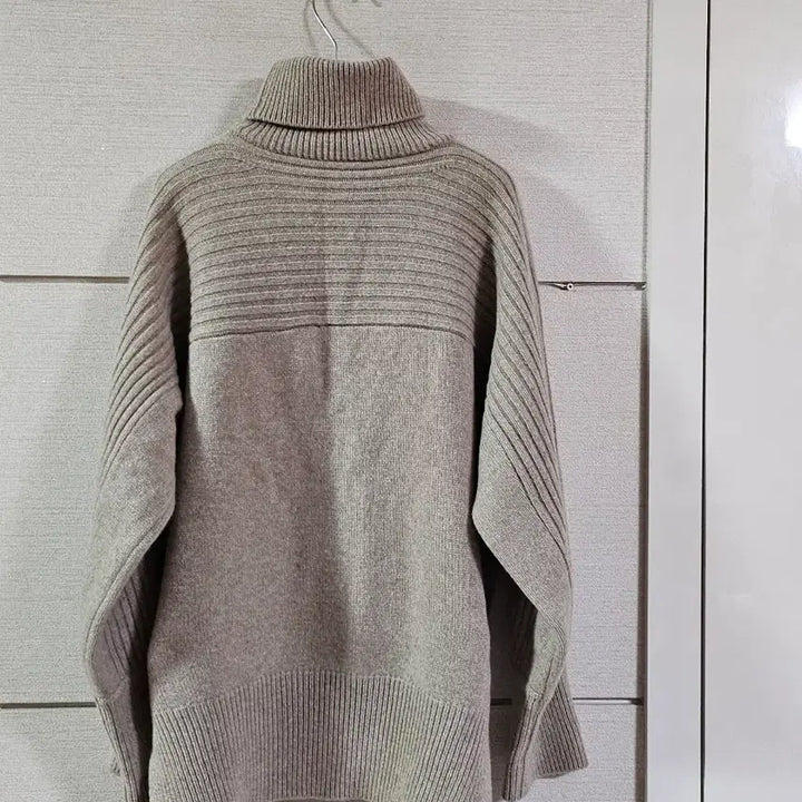 [BUNJANG] NilbyP 21WN Lumi Turtleneck Knit (Khaki Beige) / 닐바이피 21WN 루미  터틀넥 니트 (카키베이지)