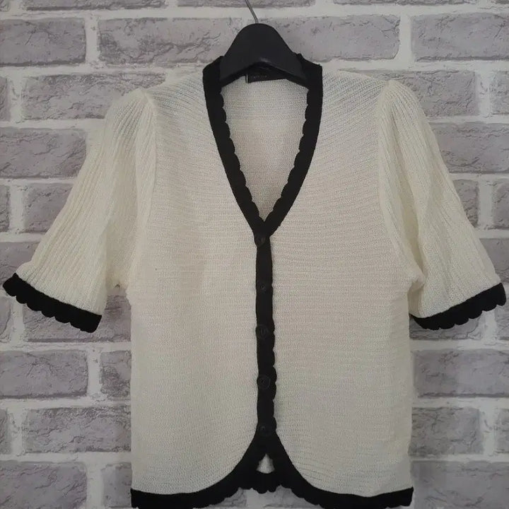 [BUNJANG] Nittpia Ivory Black Trim Short Sleeve Cardigan / 니트피아 블랙배색 아이보리 반팔가디건/알뜰한여우