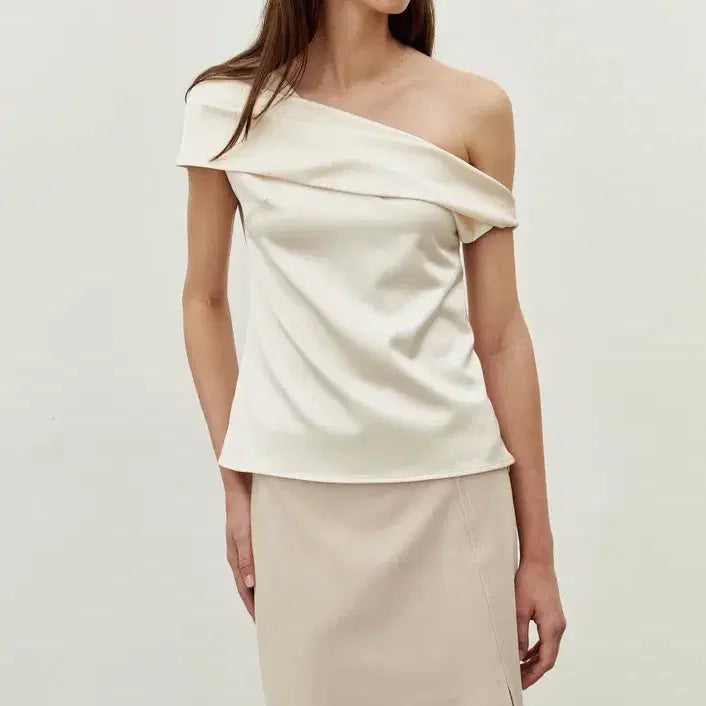 [BUNJANG] Lea Silk Off-Shoulder Top / lea 르에 실크 오프숄더 탑