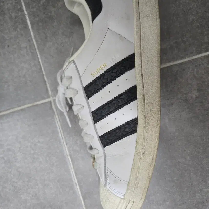 [SOLD OUT] 아디다스 슈퍼스타 82 화이트 블랙 스네이크 (IF7465)