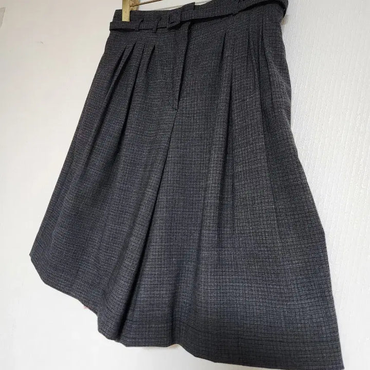 [BUNJANG] Gleam 2024 Wool Blend Belted Pleated Wide 5-Pocket Pants / Gleam2024여름용 울80%벨티드 핀턱 와이드 5부팬츠27~28