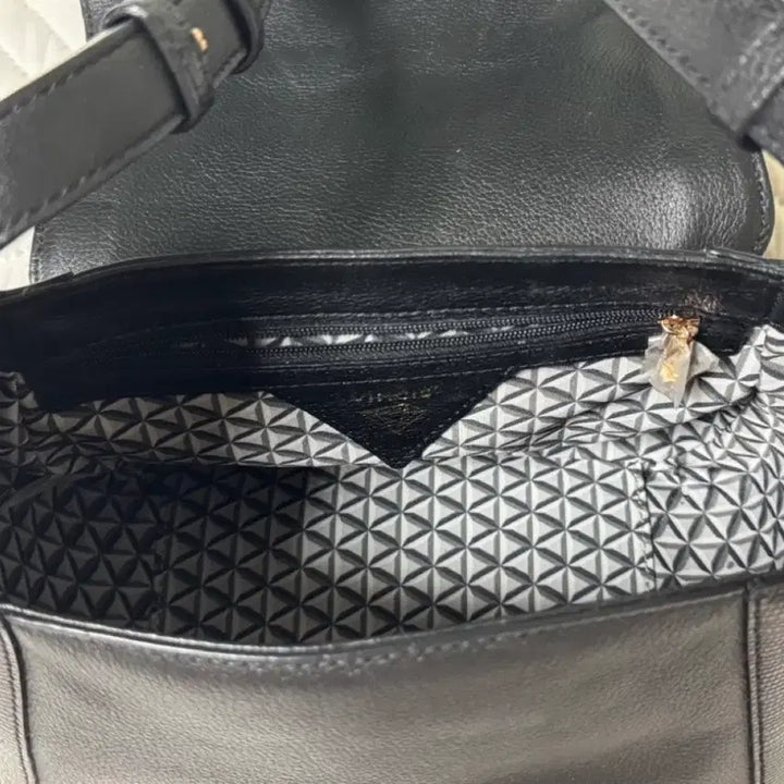 [BUNJANG] Vincis VD9FFBG0414F0 Leather Bag / 빈치스 가방 블랙
