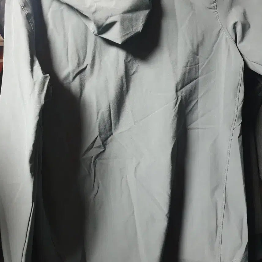 [SOLD OUT] 언더아머 바람막이 L 회색 남성 새상품