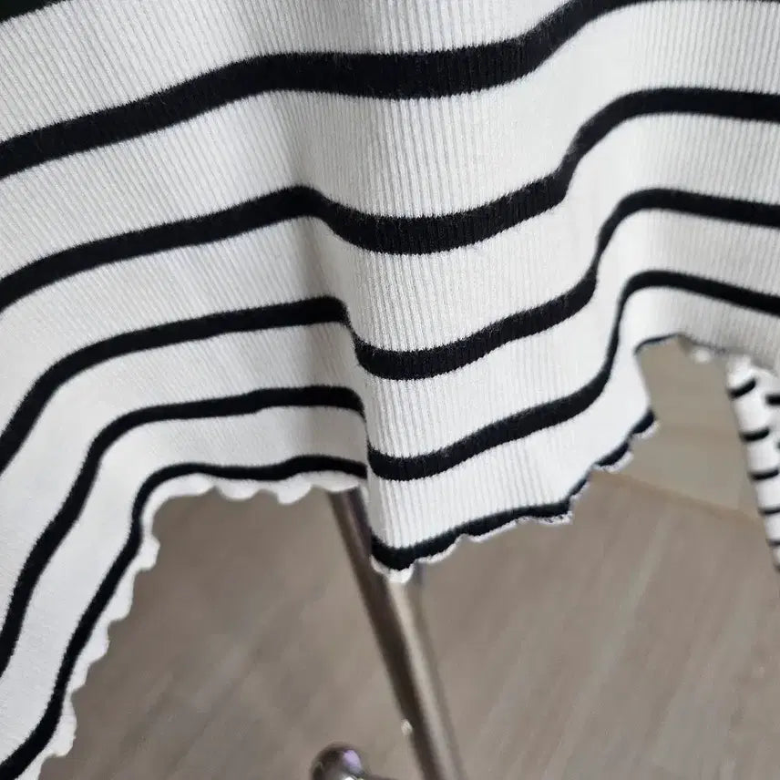 [BUNJANG] MaybeBaby Dearist Stripe Crop Top / (화이트) 메이비베이비 디어리스트 스트라이프 크롭티