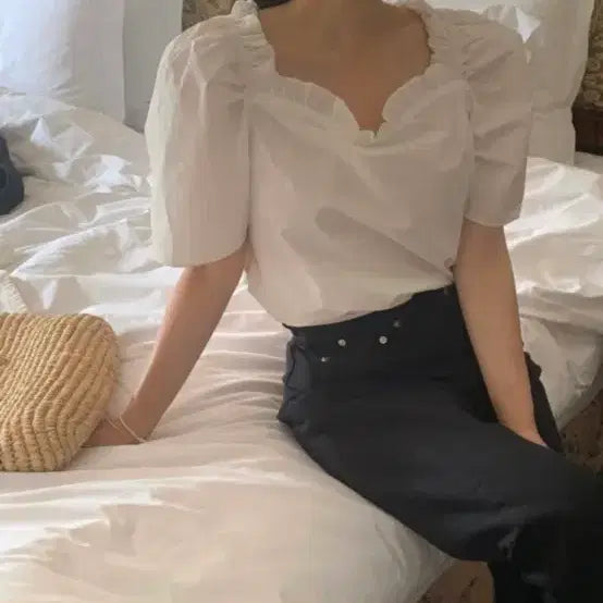 [BUNJANG] Without Summer Miel Blouse / 위드아웃썸머 미엘 블라우스 (화이트,블랙)