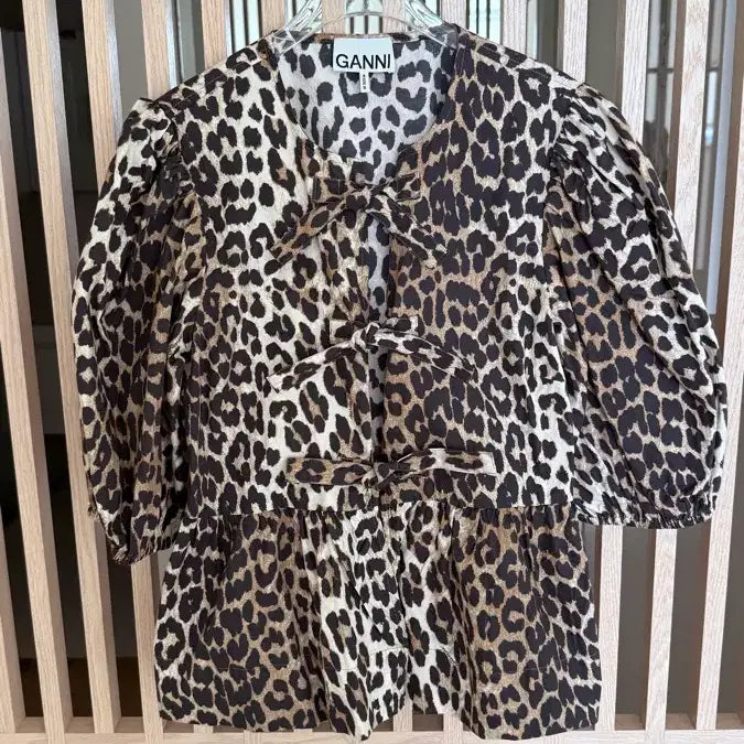 [BUNJANG] GANNI Leopard Poplin Peplum Blouse / GANNI 가니 레오파드 포플린 페플럼 블라우스 셔츠