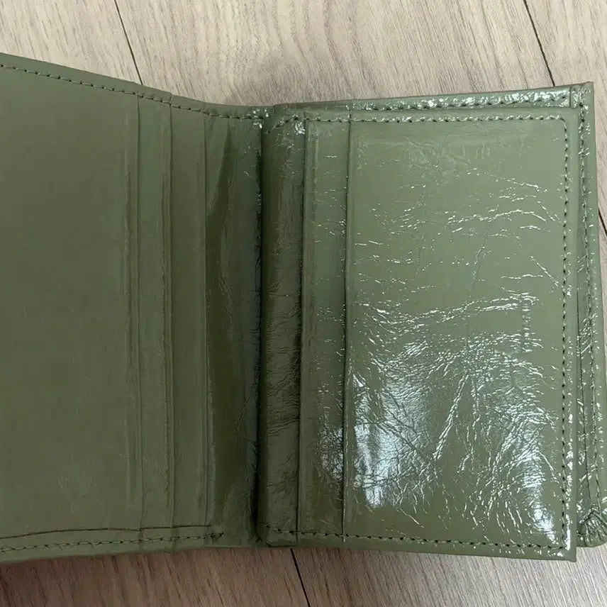 [SOLD OUT] 투아모 Bella Frame Wallet 벨라 프레임 반지갑  올리브