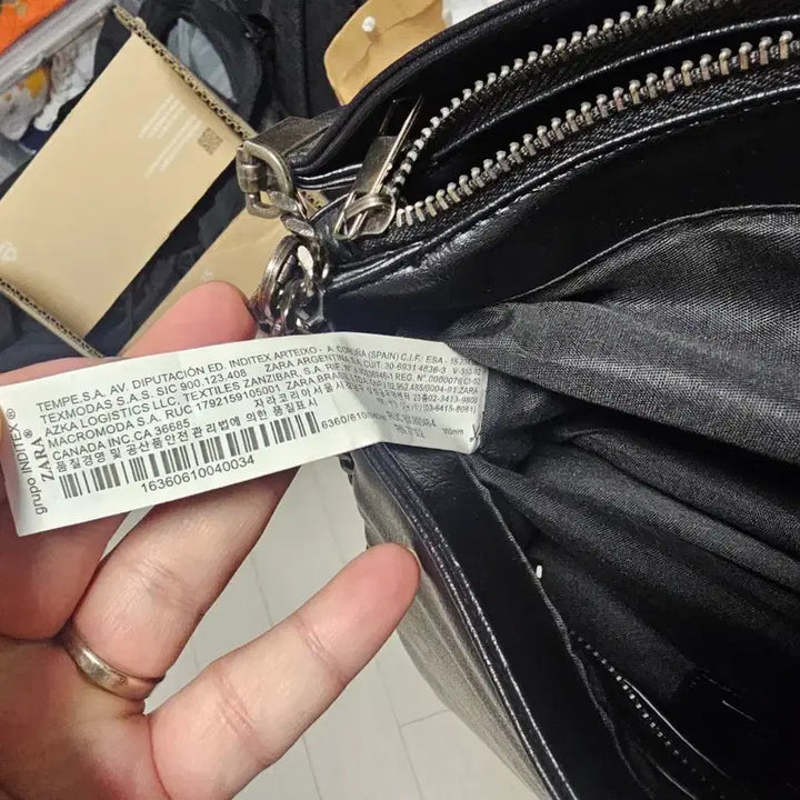 [SOLD OUT] 자라 락플랩백 블랙