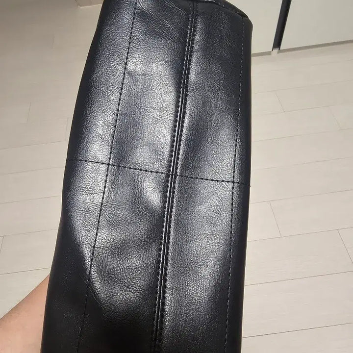 [SOLD OUT] 자라 락플랩백 블랙