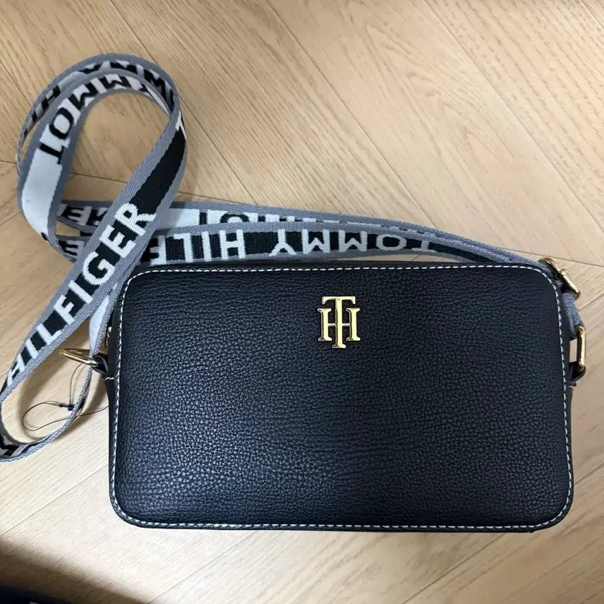 [BUNJANG] Tommy Hilfiger Crossbody Bag / 타미힐피거 크로스백