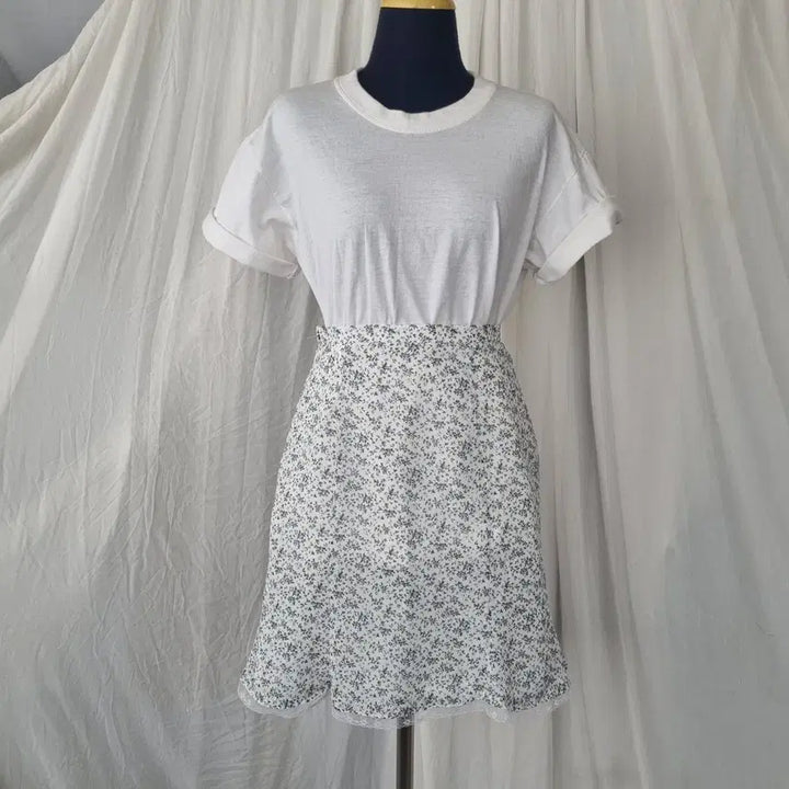 [BUNJANG] VANTER PC Floral Lace Mini Skirt / 플라워 레이스 미니 스커트