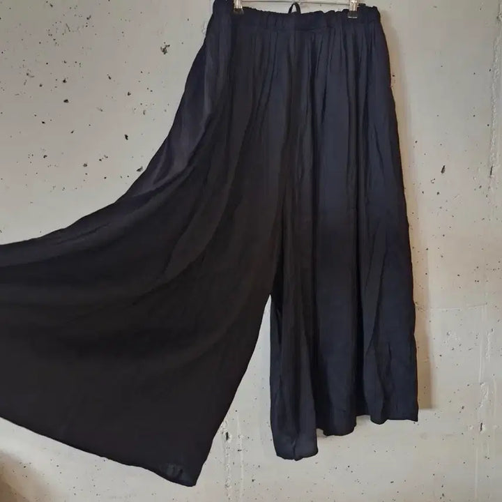 [BUNJANG] Niko And Wide Pleated Culotte Pants / Niko And 니코앤드 와이드 플리츠 큐롯 팬츠