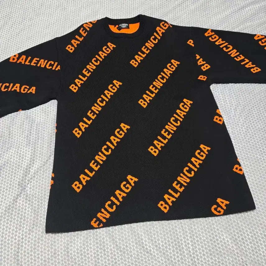 [BUNJANG] Balenciaga All Over Logo Thick Knit Sweater / 발렌시아가 올오버 로고 두툼한니트 블랙 오렌지 XL