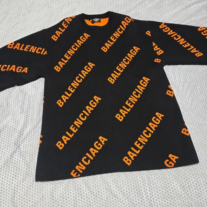 [BUNJANG] Balenciaga All Over Logo Thick Knit Sweater / 발렌시아가 올오버 로고 두툼한니트 블랙 오렌지 XL