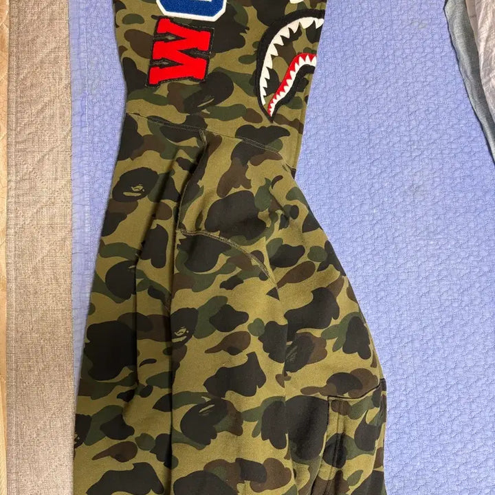 [SOLD OUT] 새상품급) 베이프 샤크후드 녹계 (XL)
