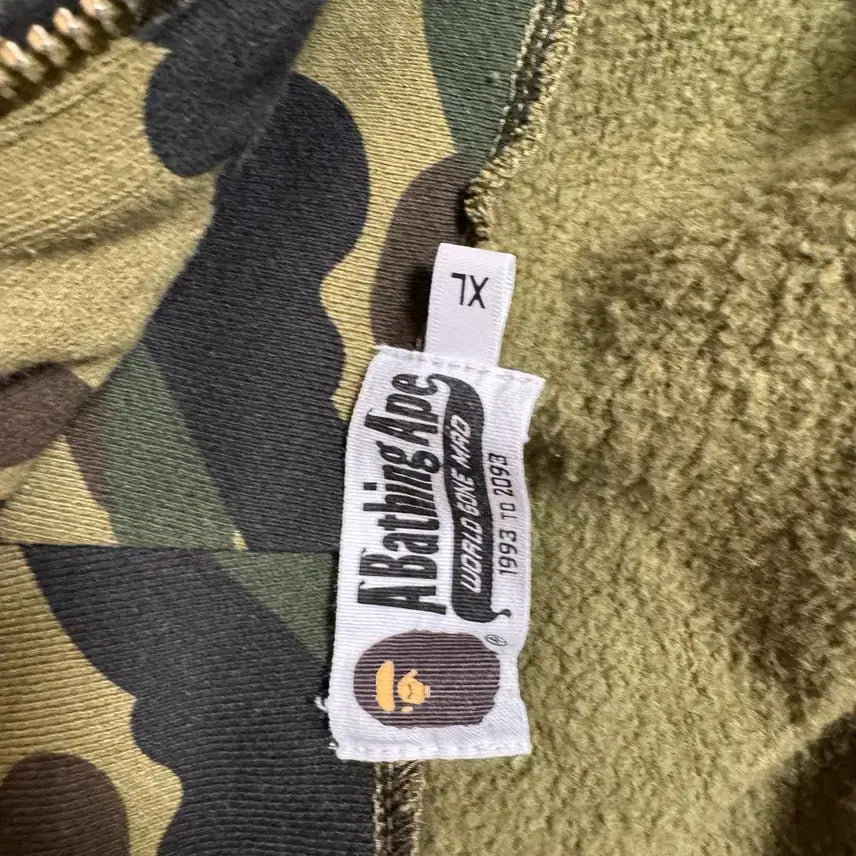 [SOLD OUT] 새상품급) 베이프 샤크후드 녹계 (XL)