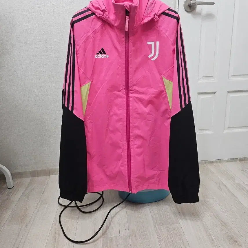 [BUNJANG] Adidas Juventus Rain Jacket / (105~110)XL우주매물 아디다스 유벤투스 [연핑검]레인자켓 바람막이