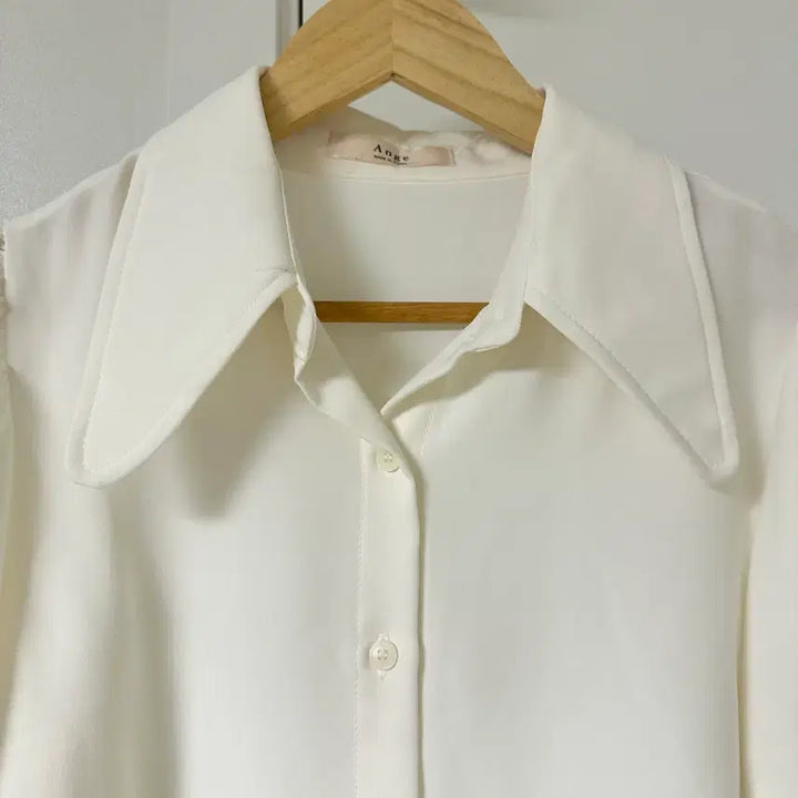 [BUNJANG] Basic Ivory Blouse / 카라 기본블라우스 아이보리
