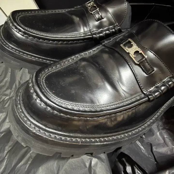 [BUNJANG] Celine Margaret Triomphe Loafers / 셀린느 마가렛 트리옹프 로퍼 42