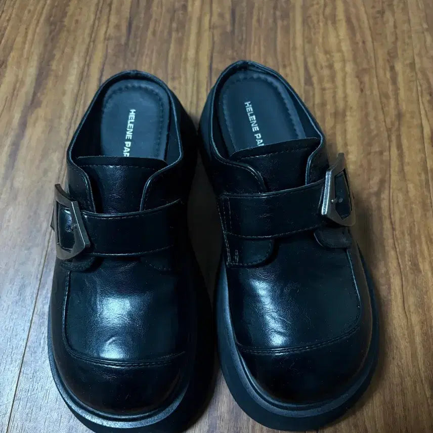 [BUNJANG] Helene Paris Microfiber Leather Buckle Mules / 헬레네파리스 마이크로파이버 레더 버클 뮬 230