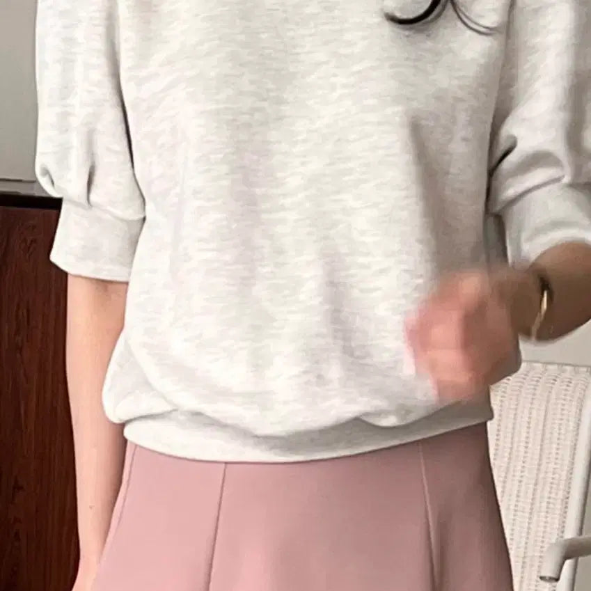 [BUNJANG] Bowen Crop Puff Oatmeal Sweatshirt / 보웬 크롭 퍼프 맨투맨 오트밀색
