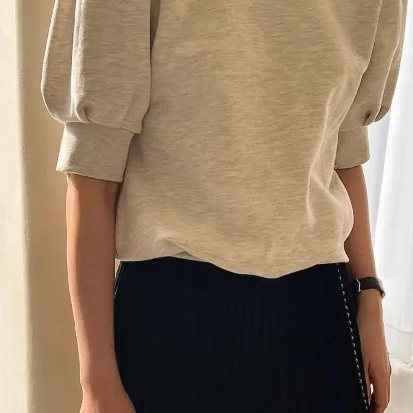 [BUNJANG] Bowen Crop Puff Oatmeal Sweatshirt / 보웬 크롭 퍼프 맨투맨 오트밀색