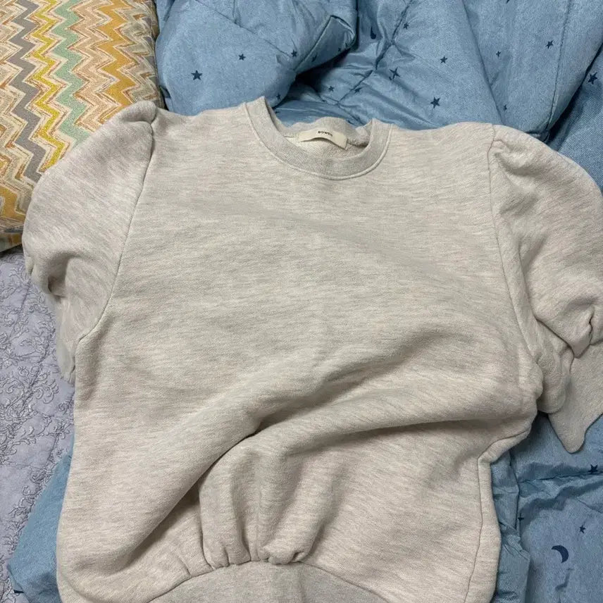 [BUNJANG] Bowen Crop Puff Oatmeal Sweatshirt / 보웬 크롭 퍼프 맨투맨 오트밀색