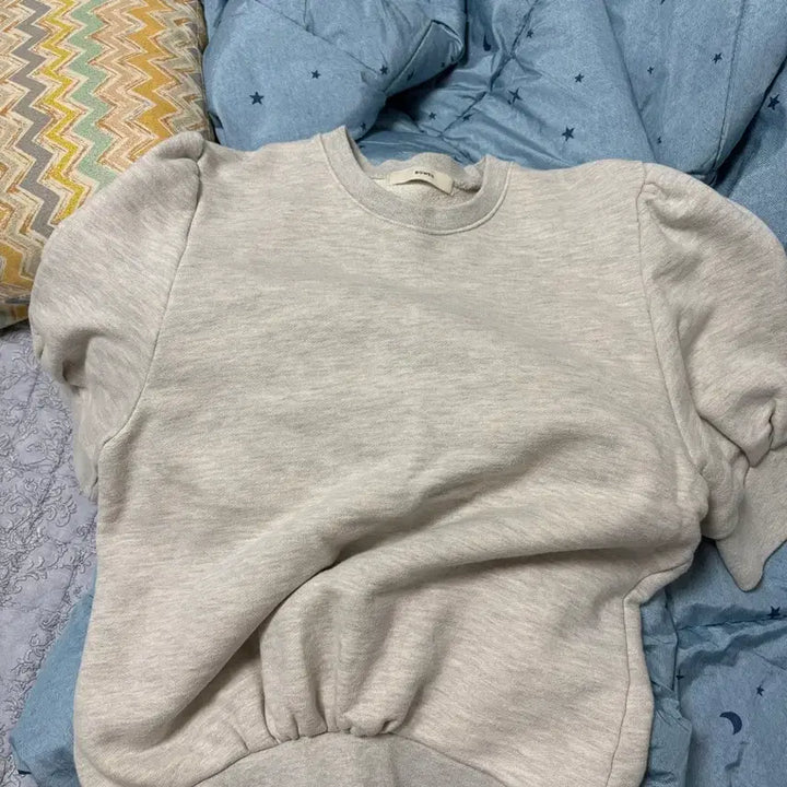 [BUNJANG] Bowen Crop Puff Oatmeal Sweatshirt / 보웬 크롭 퍼프 맨투맨 오트밀색