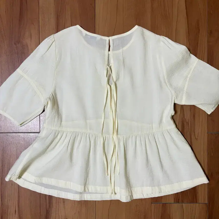 [BUNJANG] Roem Seersucker Baby Doll Puff Sleeve Blouse / 로엠 시어서커 베이비돌 퍼프 반팔 블라우스