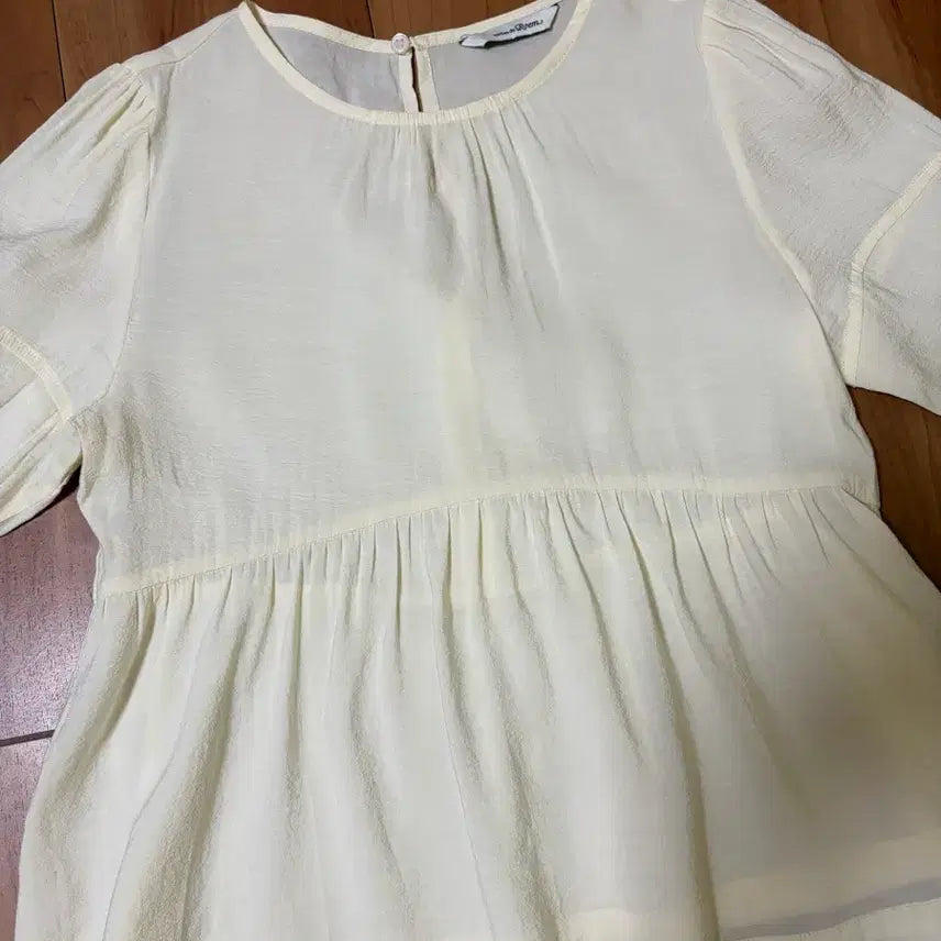 [BUNJANG] Roem Seersucker Baby Doll Puff Sleeve Blouse / 로엠 시어서커 베이비돌 퍼프 반팔 블라우스