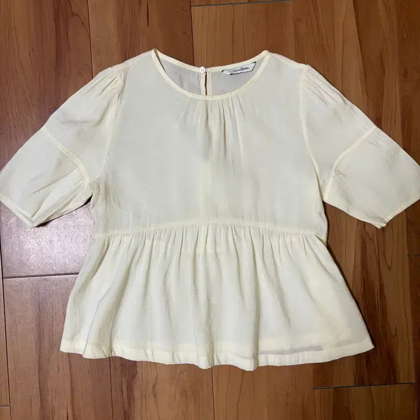 [BUNJANG] Roem Seersucker Baby Doll Puff Sleeve Blouse / 로엠 시어서커 베이비돌 퍼프 반팔 블라우스