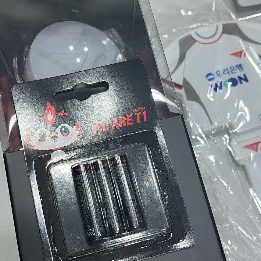 [BUNJANG] T1 Official Fanlight, Fan, Batteries / T1 티원 응원봉 건전지 응원부채