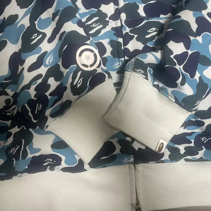 [BUNJANG] BAPE Blue Camo Shark Hoodie Zip-up / 베이프 블루 카모 샤크 후드집업
