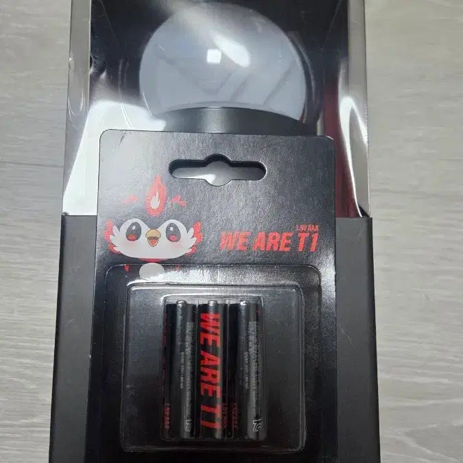 [BUNJANG] T1 Official Lightstick (Sealed) / T1 응원봉 미개봉 새상품 + AAA건전지