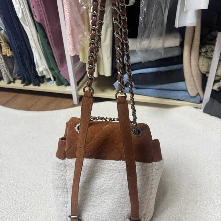 [SOLD OUT] (오늘만이가격)샤넬 빈티지 시어링 스웨이드백팩 깜봉컬렉션