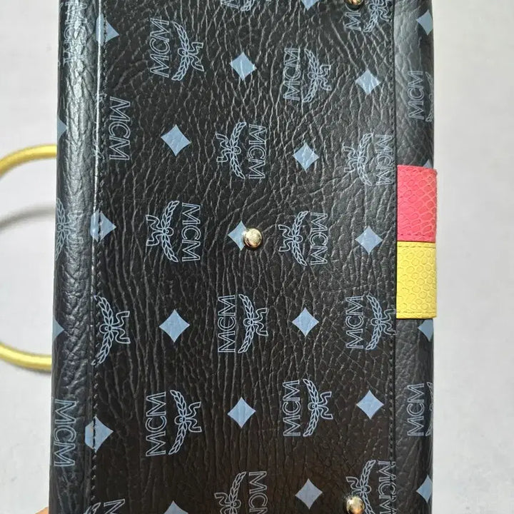 [SOLD OUT] MCM 블랙 보스턴백 라이온 금장 핸들