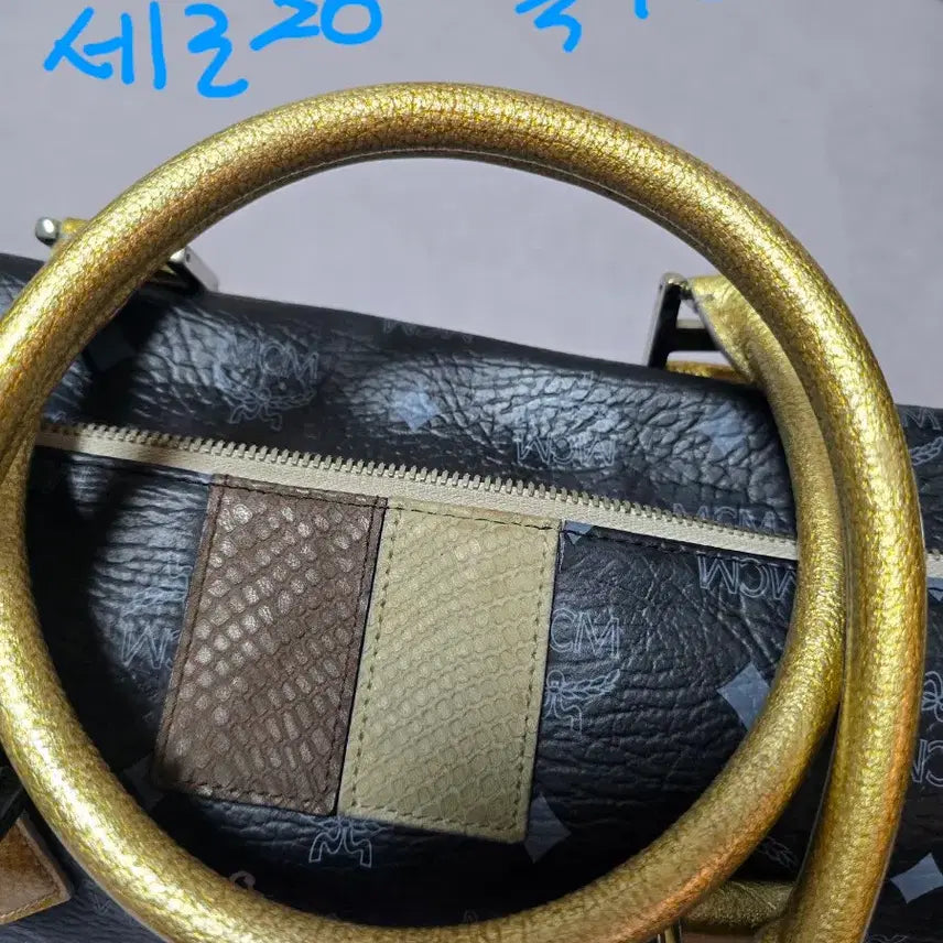 [SOLD OUT] MCM 블랙 보스턴백 라이온 금장 핸들