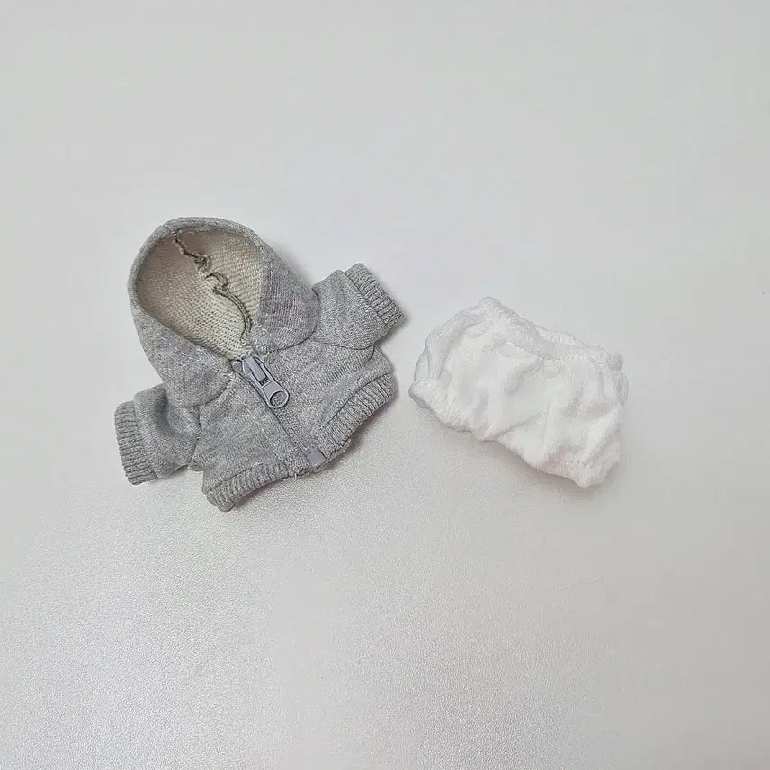 [SOLD OUT] 떨옷) 10cm 인형옷 그레이 후드집업+몽실 구름바지