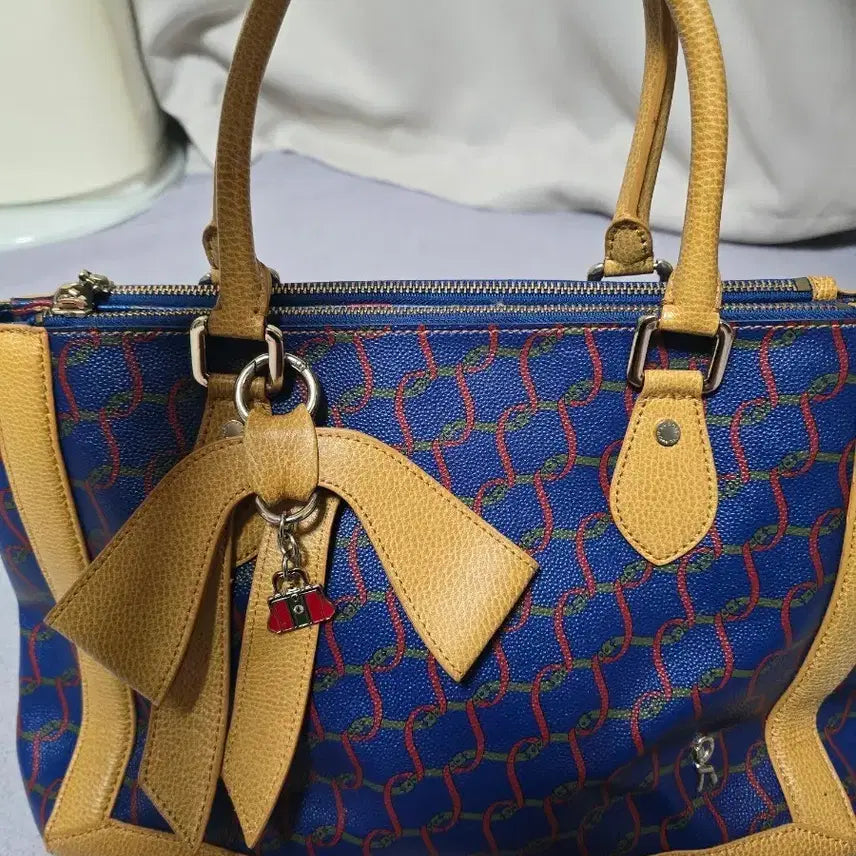 [BUNJANG] Roberta di Camerino Tote Bag with Ribbon Charm / 로베르타 디 카메리노 가방 토트백 리본 참 장식