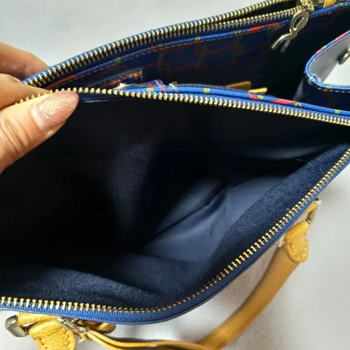 [BUNJANG] Roberta di Camerino Tote Bag with Ribbon Charm / 로베르타 디 카메리노 가방 토트백 리본 참 장식