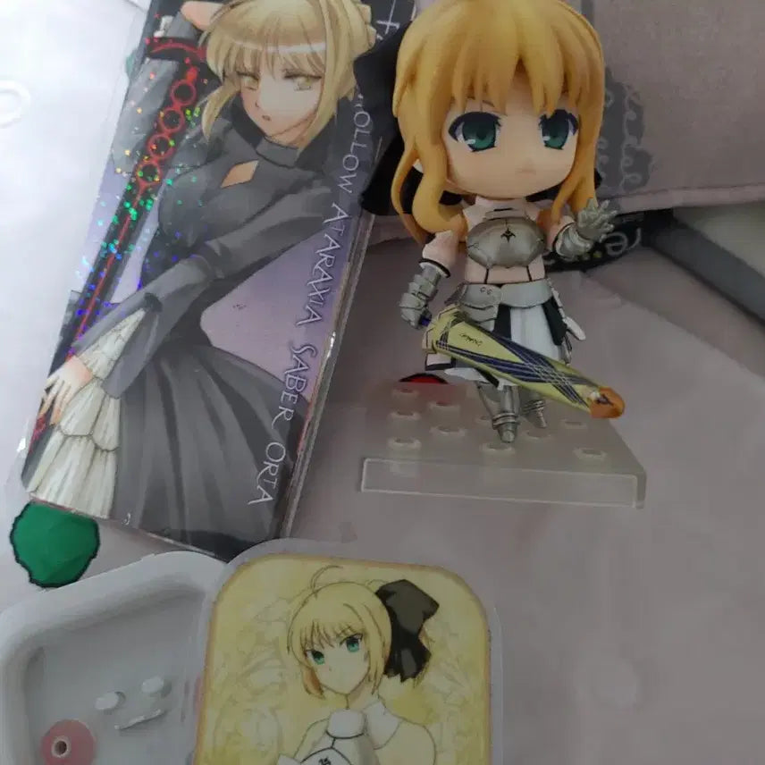 [BUNJANG] Fate Saber Nendoroid Figure + 2 Goods / 페이트 세이버 넨도로이드 피규어+굿즈 2개ㅡ추가파츠x