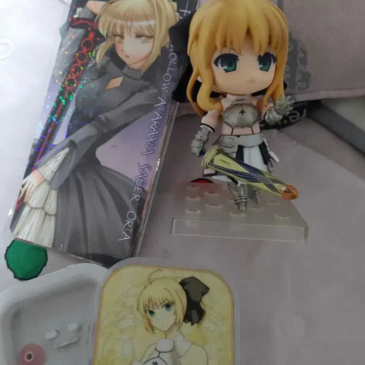 [BUNJANG] Fate Saber Nendoroid Figure + 2 Goods / 페이트 세이버 넨도로이드 피규어+굿즈 2개ㅡ추가파츠x