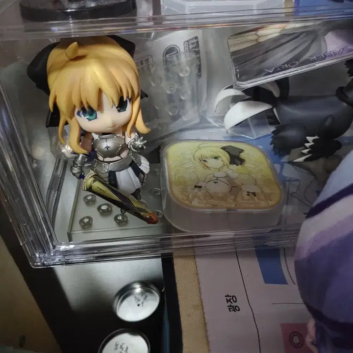 [BUNJANG] Fate Saber Nendoroid Figure + 2 Goods / 페이트 세이버 넨도로이드 피규어+굿즈 2개ㅡ추가파츠x