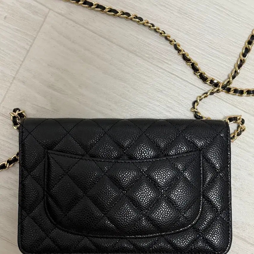 [SOLD OUT] 샤넬 캐비어 금장 내장칩 블랙 체인백
