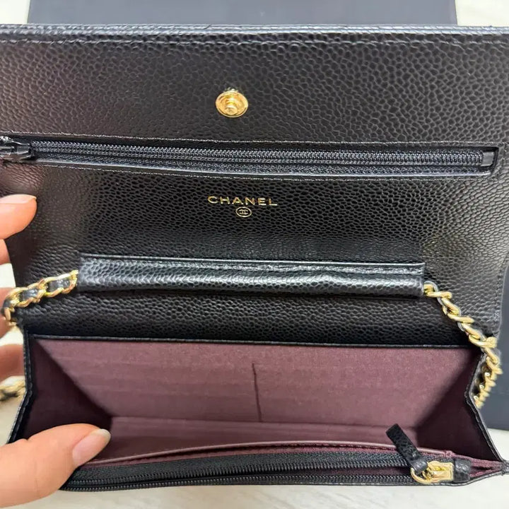 [SOLD OUT] 샤넬 캐비어 금장 내장칩 블랙 체인백