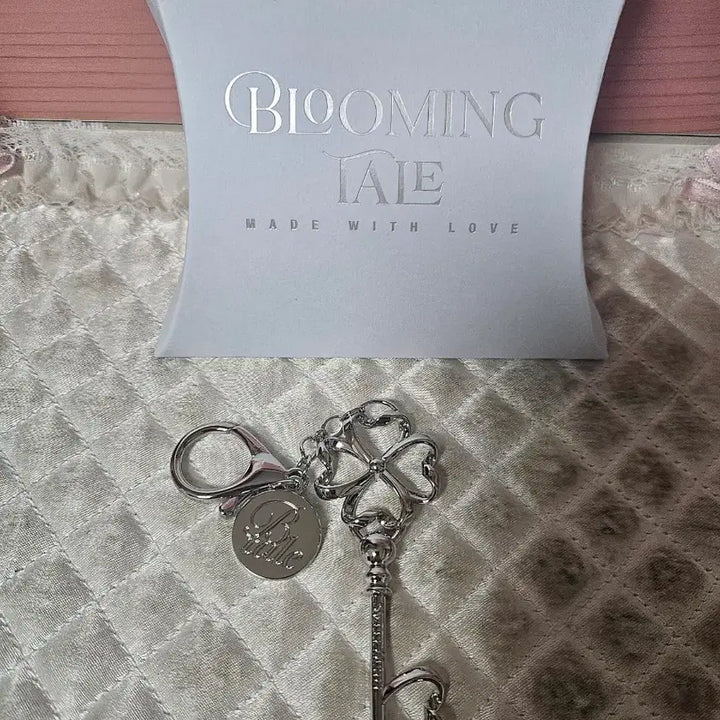 [SOLD OUT] 블루밍테일 클로버 키링