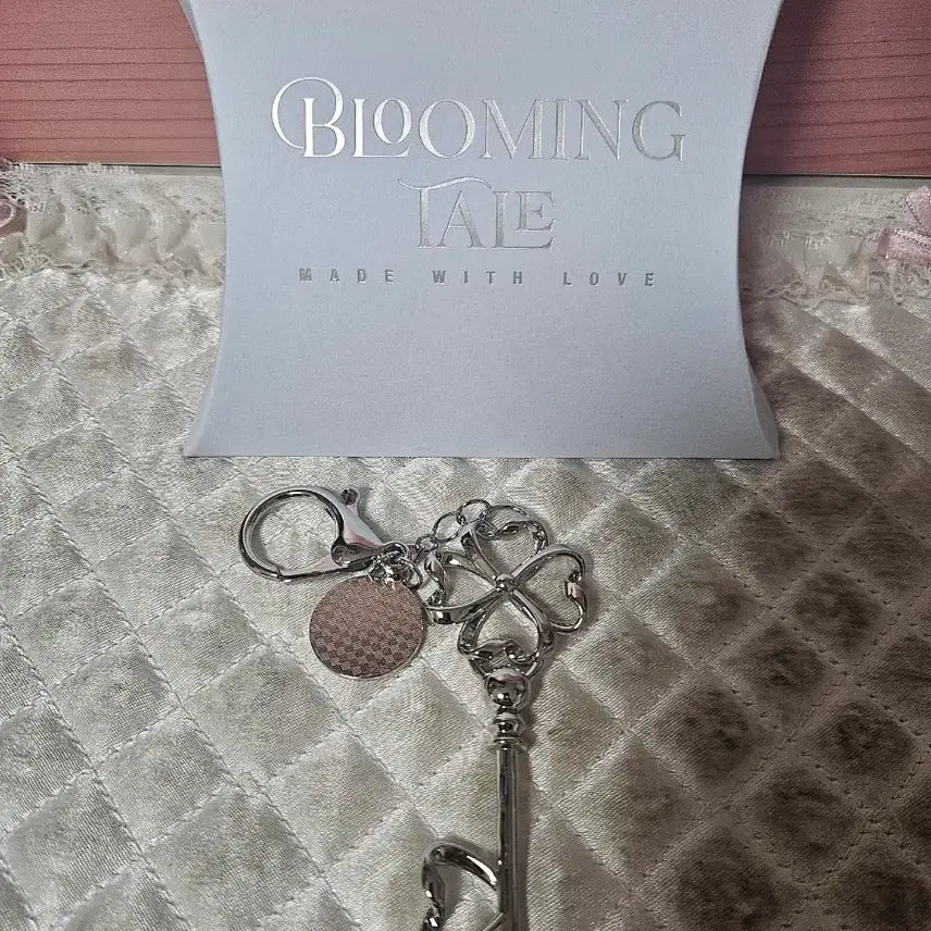 [SOLD OUT] 블루밍테일 클로버 키링