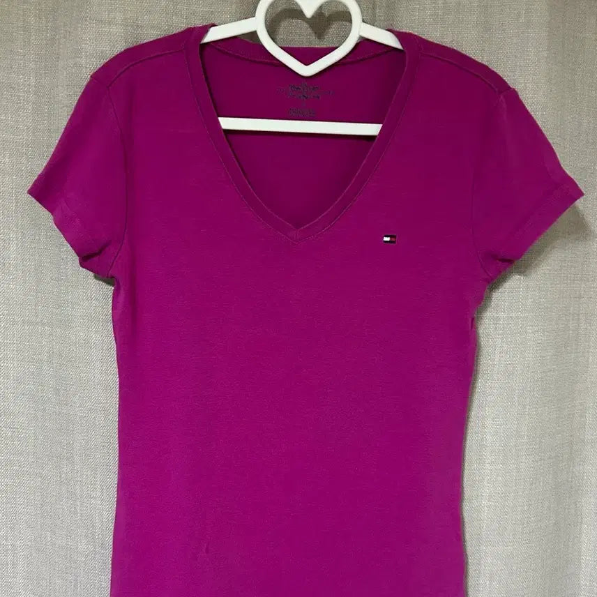 [BUNJANG] Tommy Hilfiger V-Neck Short Sleeve T-Shirt / 타미힐피거 V넥 반팔 티셔츠 마젠타