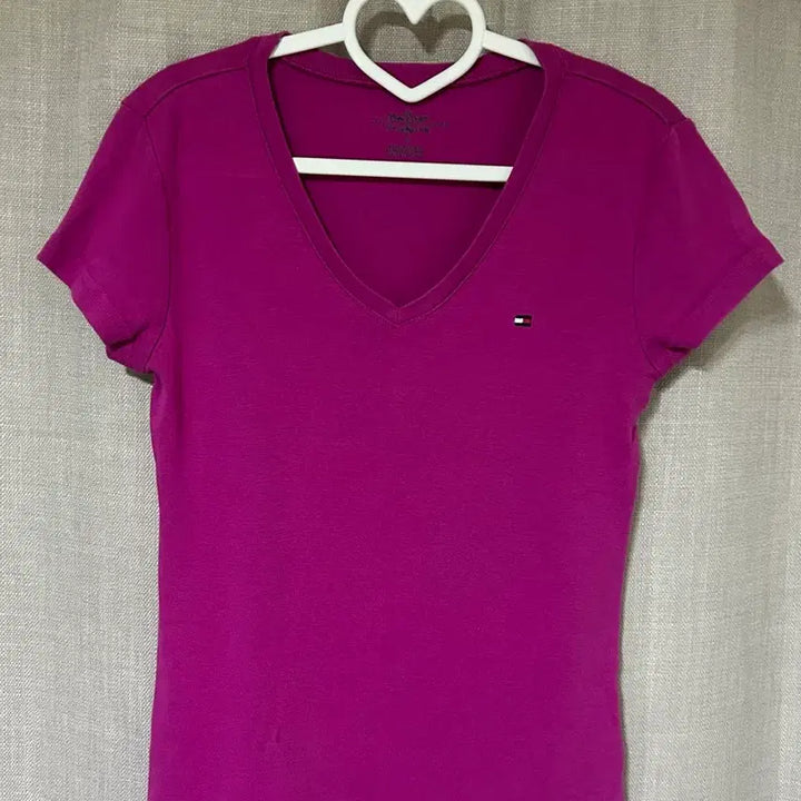 [BUNJANG] Tommy Hilfiger V-Neck Short Sleeve T-Shirt / 타미힐피거 V넥 반팔 티셔츠 마젠타