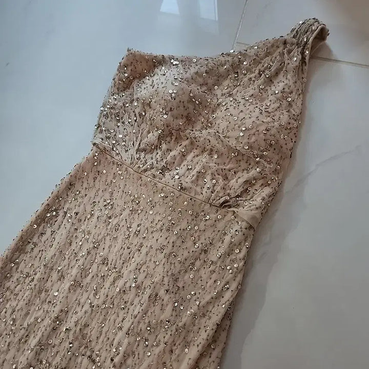 [BUNJANG] Aidan Mattox One-Shoulder Beaded Dress / Aidan Mattox 원숄더 비즈 드레스(웨딩, 돌잔치, 파티, 피로연